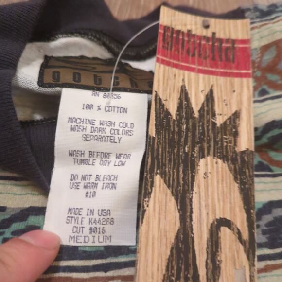 VTG Gotcha Boy's Size Medium Shirt Surf Skate Aztec Stripe Pattern Made in USA - Picture 2 of 6